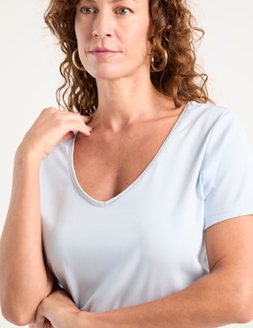 Playera manga corta Punt Roma cuello V para mujer